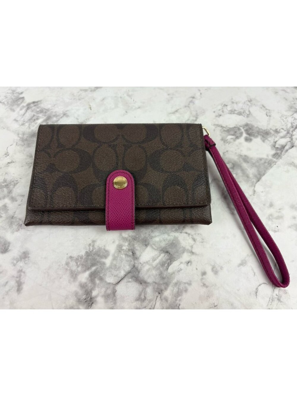 *Coach Signture Logo Wristlet Wallet Snap Close Contrast Trim Credit Card Slots